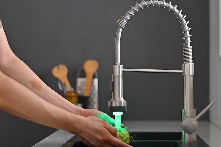 Brushed Nickel Kitchen Faucets: A Shoppers Guide!